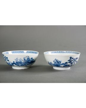 733-Pareja de cuencos en porcelana china azul y blanca. Decoración de paisajes. Circa 1900. Diáme