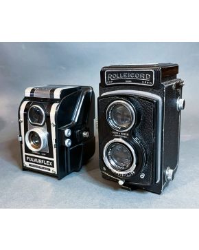 2032-Dos cámaras de fotografía vintage modelo Fulvueflex Synchr y Rollei Rolleicord, años 40.