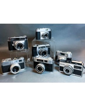 2048-Lote de 7 cámaras analógicas vintage de diferentes modelos: Homer, Minolta, Ricoh.