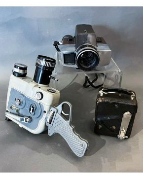 2051-Lote de tres tomavistas vintage modelos: Kodak XL55, Zeiss Ikon Kinamo y Nizo Allmat. Con sus estuches originales y