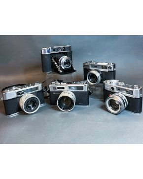 2045-Lote de cinco cámaras de fotografía analógicas vintage Hai Du y Yashica de diferentes modelos: Linx 5000, Minister 