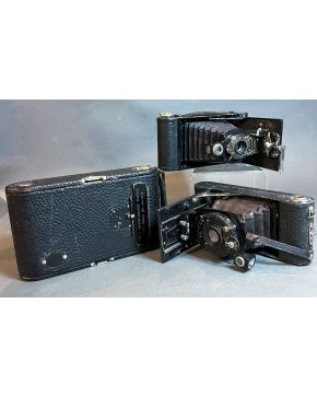 2030-Lote de tres cámaras vintage de fuelle, Autographic brownie A 120, Autographic Kodak A 118 y Anastigmat Seckler, añ