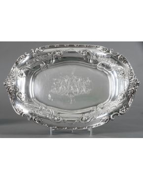 788-J.E CALDWELL & CO" FILADELFIA, C. 1850. Original fuente ondulada en plata sterling con alero 