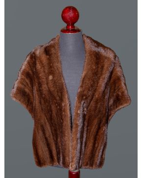 1042-ESTOLA BOLERO DE VISÓN MARRON. 