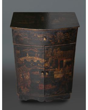 404-Gabinete oriental en madera lacada en negro con decoración de chinoseries en dorado. Cajón en cintura, doble puerta frontal y zócalo rec