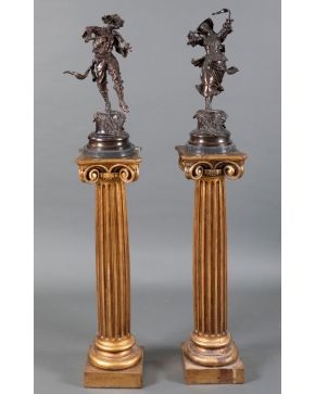 802-ESCUELA FRANCESA, S.XIX.,  Pareja de cíngaros"" Bronce pavonado sobre peana en forma de capitel corintio en madera dorada.  Medidas: 160 