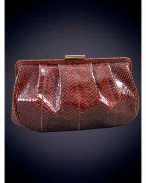 1000-BOLSO CARTERA EN PIEL DE SERPIENTE MARRON CON CORREA