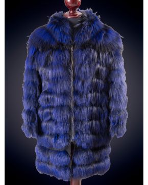 1013-ELEGANTE CHAQUETÓN TRANSFORMABLE EN CHALECO, Y CHAQUETA CON CRISTALES SWAROVSKI EN FRONTAL. AZUL ELÉCTRICO