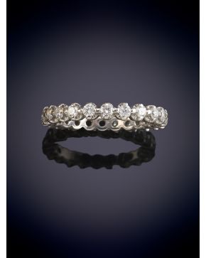 82-SORTIJA SINFIN DE BRILLANTES. Montura en oro blanco 18k.