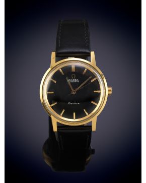 992-OMEGA RELOJ DE PULSERA AÑOS 50-60. CAJA EN ORO LAMINADA. MOVIMIENTO AUTOMÁTICO. Esfera negra con numeración a trazos aplicado