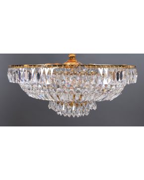 477-Lámpara de techo tipo plafón en bronce dorado y cuentas en cristal tallado y facetado. Con decoración de palmetas en