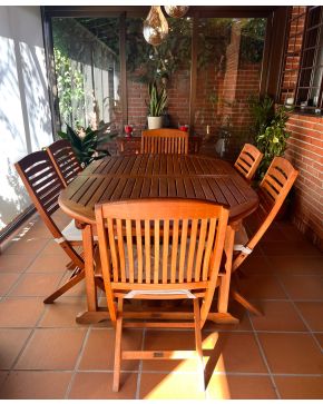 467-Juego de comedor de jardín en madera de eucalipto compuesto por mesa oval extensible y cuarto sillas y dos butacas c