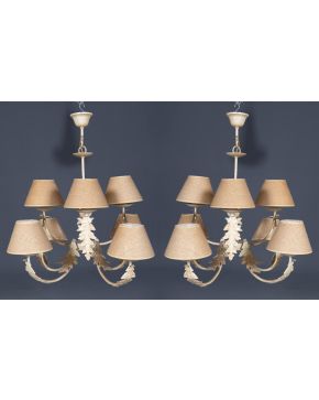 452-Pareja de modernas lámparas de techo de siete luces con brazos vegetales, policromadas en crudo.  Altura: 62 cm. 