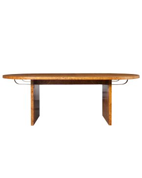 32A-Mesa de diseño contemporáneo en madera rubia de raíz para ocho comensales ovalada con ocho pequeñas butacas de respaldo bajo tapizada completamente