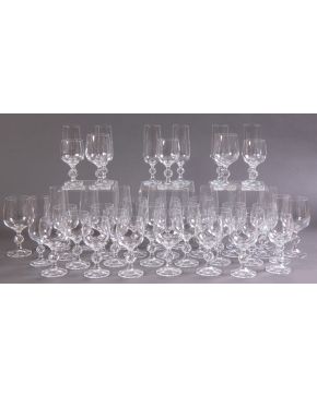 453-Cristalería de Bohemia formada por: Doce copas de champán, doce copas de vino blanco y doce copas de vino tinto