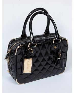 1003-BALLY" BOLSO MALETIN EN CHAROL NEGRO ACOLCHADO."