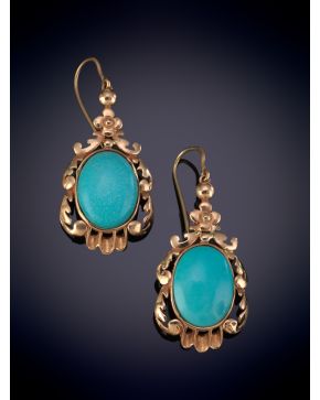 33-PENDIENTES DE TURQUESAS EN CABUJÓN. Montura en oro rosa 14k.