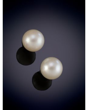 52-PENDIENTES DE PERLAS AUSTRALIANAS. Montura en oro amarillo de 18k.