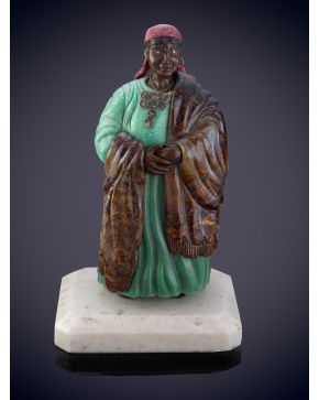 907 A-FIGURA DE ZINGARA EN PIEDRAS DURAS CON OJOS DE DIAMANTES. AMAZONITA, RODONITA,PIETERSITA, CUARZO AVENTURINA VERDE,