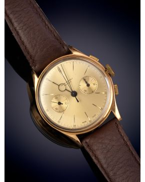 929- JEAN PERRET GENÉVE" RELOJ DE PULSERA PARA CABALLERO Caja en oro amarillo 18k. Movimiento manual. Esfera dorada.