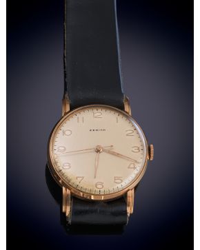 946- ZENITH " RELOJ DE PULSERA AÑOS 50-60 Caja en oro amarillo 18k. Esfera color champán. Numeración arábiaga aplicad
