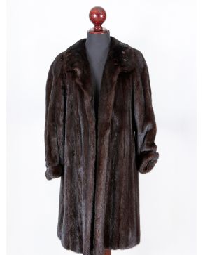 955-ABRIGO DE LARGO EN VISÓN NEGRO.