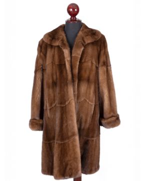 961-ABRIGO DE VISÓN CON SOLAPA Y PUÑO CON VUELTA 