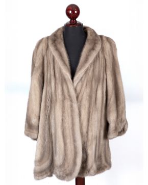 972-ABRIGO TRES CUARTOS DE VISÓN GRIS 