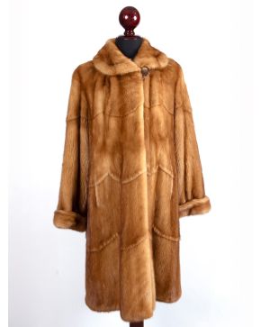 977-ABRIGO LOMOS DE VISON CALIDAD EXTRA. REVERSIBLE.