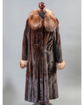 982-ELEGANTE ABRIGO LARGO DE VISÓN CON PUÑOS Y CUELLO DE ZORRO TALLA S/M
