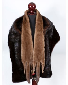 987-LOTE FORMADO POR DOS ESTOLAS DE VISÓN UNA MARRON CLARO Y OTRA MARRON OSCURO.