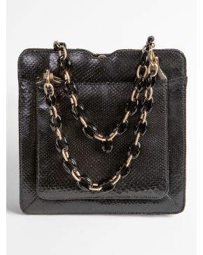 996-BOLSO VINTAGE EN NEGRO CON CADENA CORTA A MODO DE CADENETA