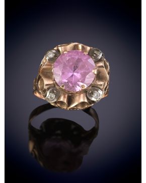 6-SORTIJA CON GRAN ROSA DE FRANCIA EN TALLA OVAL. Montura en oro amarillo de 18k