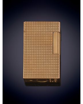 790-DUPONT MECHERO  EN PLAQUÉ DE ORO. CON CAJA Y ESTUCHE ORIGINALES.