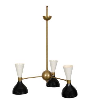 6-Lámpara de techo modelo Diávolo, realizada en latón dorado con difusores lacados. Compuesta por tres brazos articulad