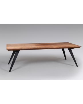 9-AROUND THETREE (Portugal) Roly-Poly Mesa de comedor en madera maciza de nogal y patas metálicas lacadas en negr