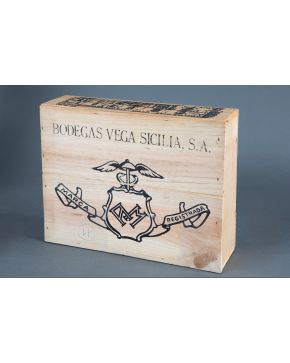 500-VEGA SICILIA "ÚNICO", 1979 3 botellas en su caja original. Caja con inscripción manuscrita: 79