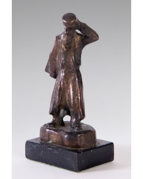 54-EMMANUEL MANÉ KATZ (Kremenchuk, Ucrania 1894-Tel Aviv 1962) Figura de hebreo"" Bronce sobre peana de mármol Firmado 