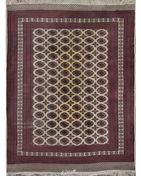 413-Alfombra oriental en lana con decoración geométrica en granate sobre fondo beige. gran cenefa perimetral dividida en tres franjas.