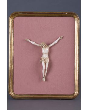 793-Figura de Cristo en hueso tallado C. 1900. Enmarcado.